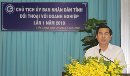 Chủ tịch UBND tỉnh Lê Văn Hưởng phát biểu tại hội nghị.