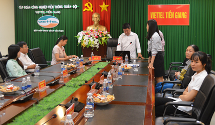 Khách hàng nhấn nút ngẫu nhiên chọn đại lý may mắn.