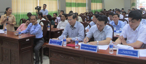  Các bộ, ngành trung ương và tỉnh nghe người dân trình bày yêu cầu, nguyện vọng.