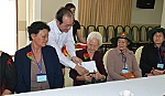 Tiễn 24 người có công tham quan thủ đô Hà Nội