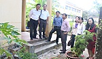 Thấy gì qua nhà vệ sinh ở trường học?