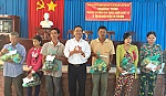 Trao 100 phần quà cho bệnh nhân nghèo, người khuyết tật