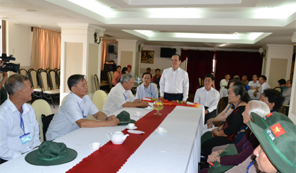 Phó Chủ tịch UBND tỉnh Trần Thanh Đức chúc các mẹ, các cô chú nhiều sức khỏe và có chuyến tham quan thú vị 