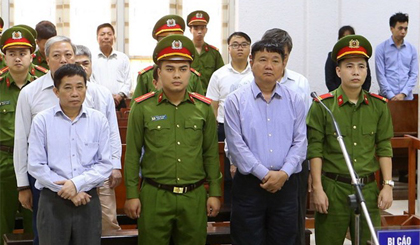 Bị cáo Đinh La Thăng cùng 6 đồng phạm trong vụ án nghe Tòa tuyên án. Ảnh: Doãn Tấn/TTXVN