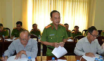 Thành viên đoàn giám sát thảo luận nguyên nhân dẫn đến tình hình tội phạm về trật tự xã hội gia tăng trong thời gian qua