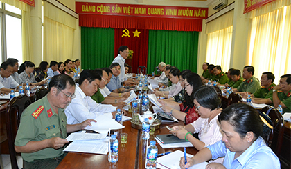 Đoàn giám sát làm việc với UBND huyện Châu Thành
