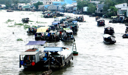 Chợ nổi Cái Bè là một địa danh cũ nhưng vẫn còn sức hút đặc biệt với du khách.