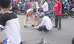 Va quẹt trên QL1: 3 người nhập viện
