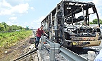 Cháy xe khách trên cao tốc Trung Lương: 20 hành khách an toàn