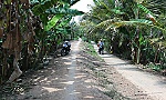 Dân bức xúc khi đường làm gần 5 năm vẫn chưa xong
