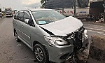 Ô tô đâm dải phân cách, 1 người tử vong