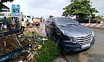 Va chạm với xe ben, 2 người trên ô tô thoát chết