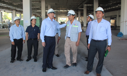 Chủ tịch UBND tỉnh Lê Văn Hưởng kiểm tra tiến độ thi công tại Dự án Khu thương mại - dịch vụ TP. Mỹ Tho.