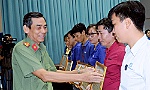 Khen thưởng 280 công nhân góp phần đảm bảo an ninh trật tự
