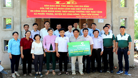Lễ bàn giao nhà tình nghĩa cho gia đình anh Huỳnh Văn Được