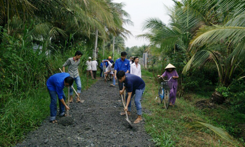 Xã Tân Hương thi đua thực hiện các công trình giao thông nông thôn.