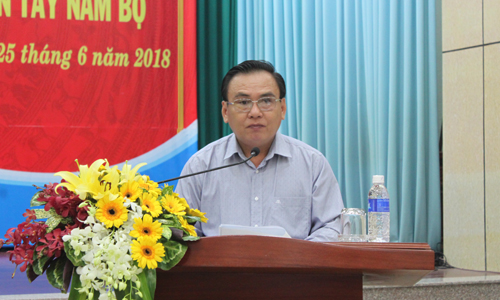 Đồng chí Võ Văn Bình phát biểu tại Hội nghị giao ban