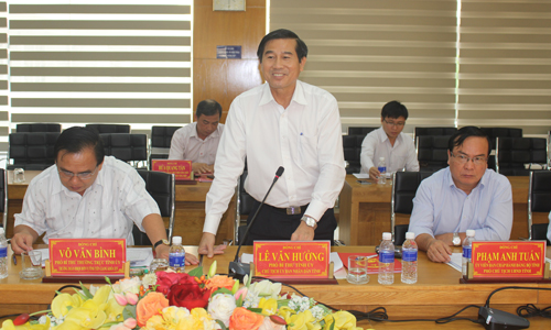 Chủ tịch UBND tỉnh Lê Văn Hưởng phát biểu tại buổi làm việc.