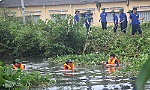 Ra quân trục vớt lục bình trên kinh Tham Thu
