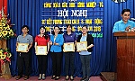 Tặng Giấy khen cho 17 tập thể, cá nhân có thành tích xuất sắc