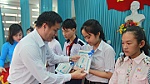Trao học bổng cho 124 học sinh có hoàn cảnh khó khăn