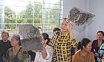 Bức xúc với mùi hôi từ trại gà