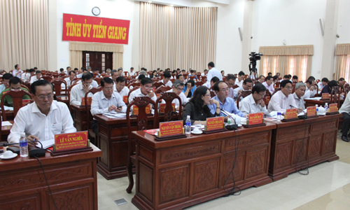 Đại biểu tham dự hội nghị sơ kết việc thực hiện nhiệm vụ chính trị 6 tháng đầu năm 2018
