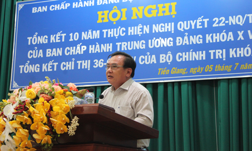 Đồng chí Võ Văn Bình phát biểu kết luận hội nghị.