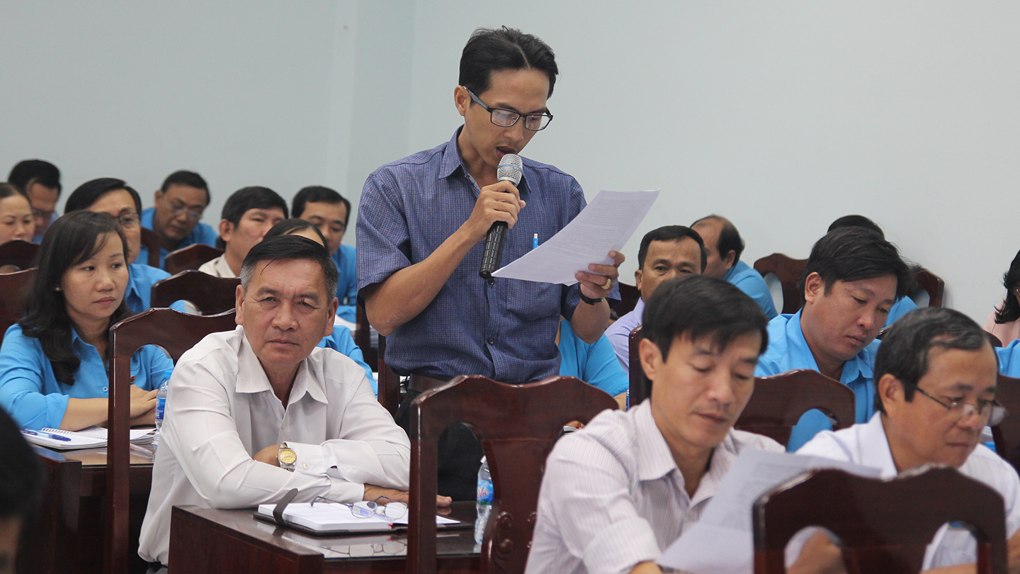 Đại diện Phòng LĐ-TB&XH huyện Cái Bè tham gia phát biểu ý kiến tại Hội nghị.
