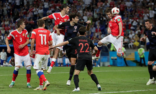 Mario Fernandes là tác giả của bàn gỡ hòa 2-2 cho Nga sau cú đánh đầu từ quả phạt của Alan Dzagoev chếch bên cánh phải. Ảnh: AP 