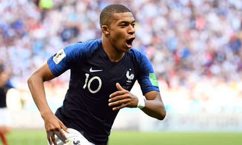 Cầu thủ Pháp Kylian Mbappe mừng bàn thắng vào lưới Argentina trong trận đấu ở Kazan, Nga ngày 30/6 vừa qua. (Ảnh: AFP/TTXVN)