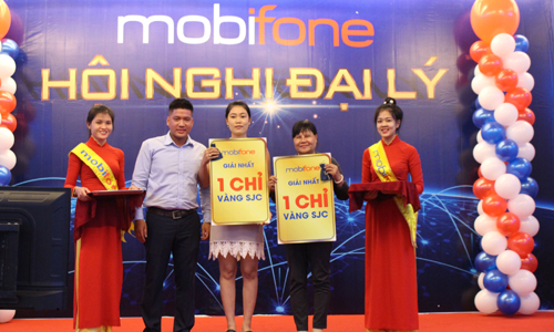 Trao 2 chỉ vàng SJC tại hội nghị diễn ra ở TP.Mỹ Tho.