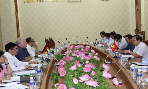 Quan cảnh buổi làm việc