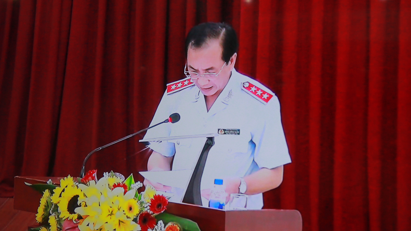 Phó Tổng Thanh tra Chính phủ Đặng Công Huẩn trình bày Báo cáo tóm tắt Sơ kết công tác thanh tra 6 tháng đầu năm, bàn một số nhiệm vụ trọng tâm công tác 6 tháng cuối năm 2018 của ngành Thanh tra (ảnh chụp qua màn hình trực tuyến).