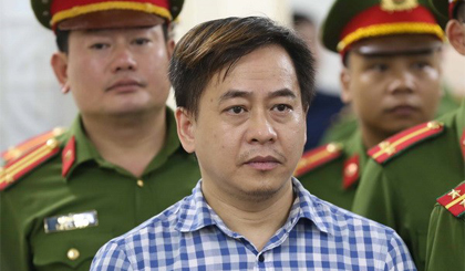 Bị cáo Phan Văn Anh Vũ nghe tòa tuyên án. Ảnh: Doãn Tấn/TTXVN