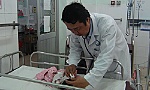 Xỏ lỗ tai, bé gái 15 ngày tuổi suýt bị nhiễm trùng huyết