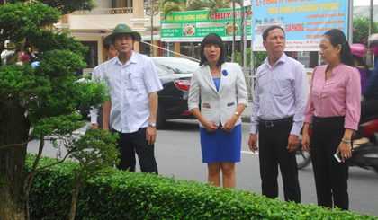 Kiểm tra cây xanh tại đường 30-4.