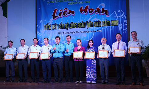 Cá nhân nhận Kỷ niệm chương 