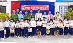 Mang Trung thu đến với trẻ em vùng bãi ngang ven biển