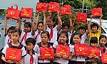 Báo Ấp Bắc tặng quà Trung thu cho trẻ em có hoàn cảnh khó khăn