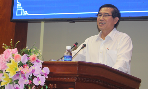 Chủ tịch UBND tỉnh Lê Văn Hưởng phát biểu tại buổi làm việc.