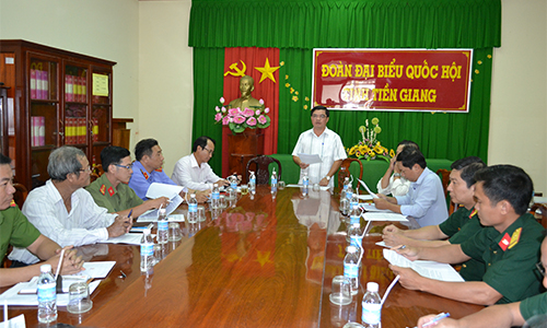 Quang cảnh buổi họp