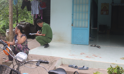 Người thân các nạn nhân bàng hoàng trước vụ việc.