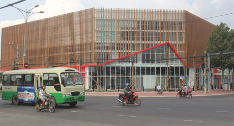 Dư án