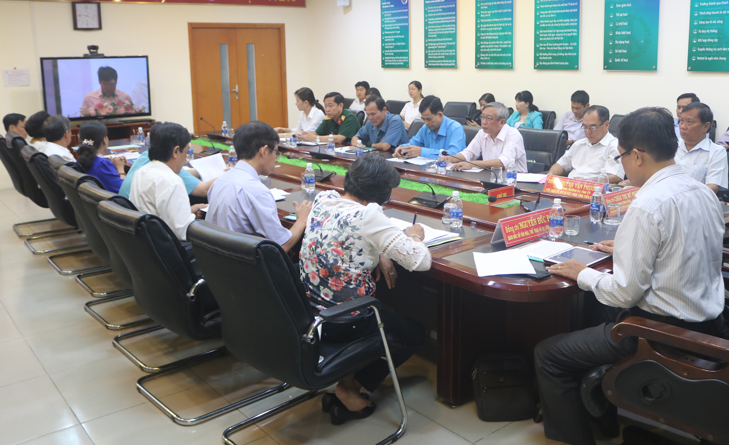 Các đại biểu làm việc tại điểm cầu Tiền Giang.