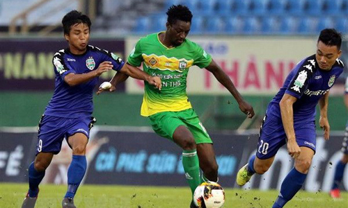 Một trận đấu trong khuôn khổ V-league 2018. (Ảnh: Hải Âu/TTXVN)