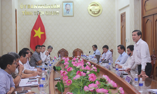 .Quanh cảnh buổi làm việc.