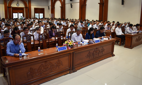 Đại biểu dự hội nghị lấy ý kiến sáp nhập ấp, khu phố