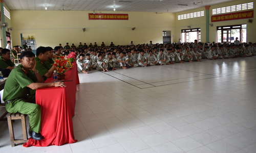 Phạm nhân trại giam Phước Hòa tại lễ công bố quyết định