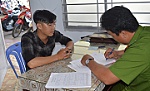 Bắt đối tượng mang theo giấy chứng minh công an nhân dân